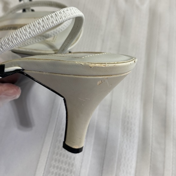 Vintage Ann Marino White and Back Sandals Size 9.5 - Picture 10 of 11